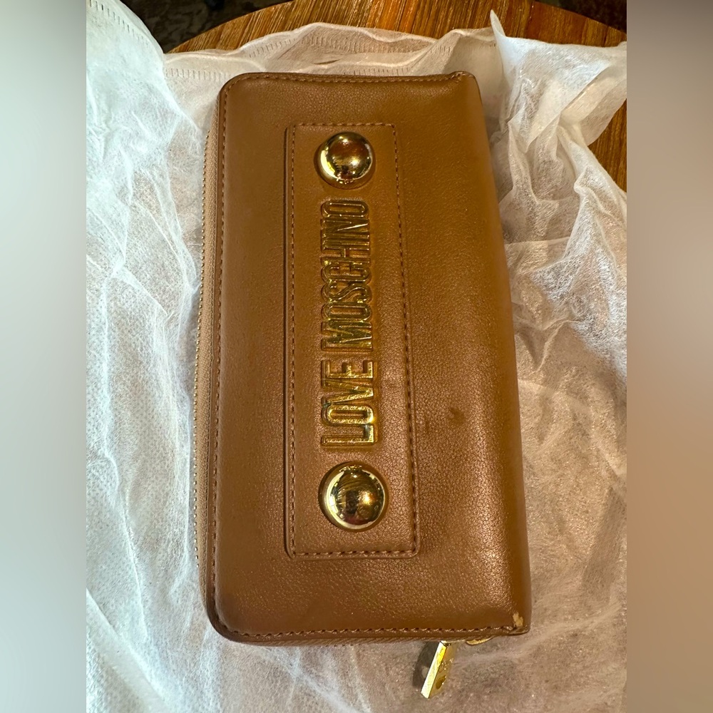 Love Moschino wallet in tan. Please see all pics.
